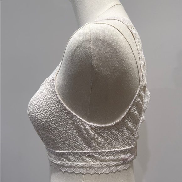 Victoria's Secret Size M White Lace Bralette with Crew Neckline Floral - Picture 4 of 9